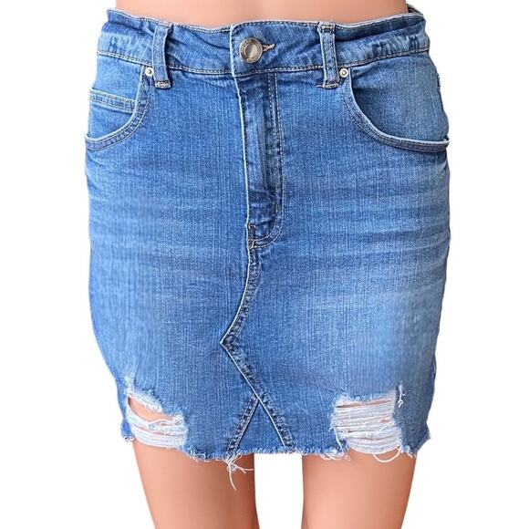 STREETWEAR SOCIETY Frayed Edge Denim Blue Jean Mini Skirt ~ Women's Size MEDIUM - Picture 1 of 3